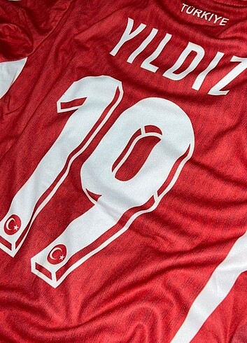 Çocuk forması kırmızı 