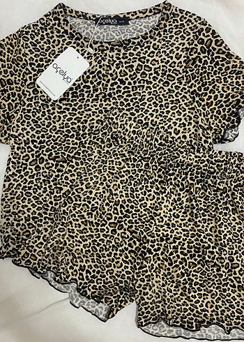 Leopar Desenli Kısa Kollu Pijama Takımı