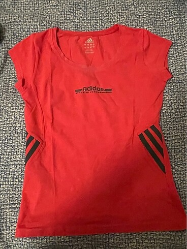 Adidas tişört