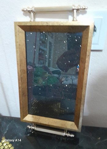 Parlak Altın Renkli Cam tepsi altı ahşap