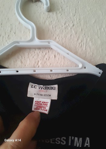 ORJİNAL MARKA KOLLARI TUL DETAYLI TIŞORT - Görsel 3