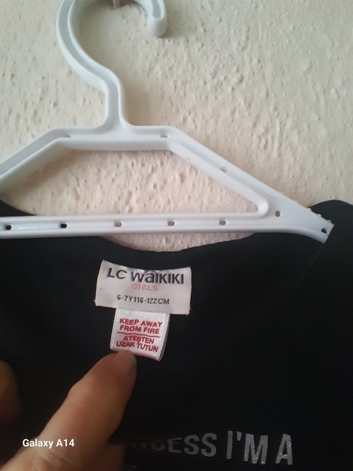 ORJİNAL MARKA KOLLARI TUL DETAYLI TIŞORT - Görsel 3