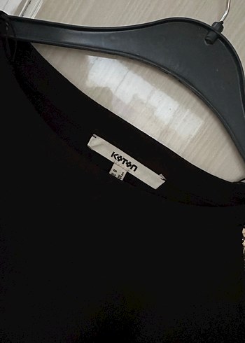 Parlak Yılan Desenli Siyah Kadın Bluz - Görsel 3