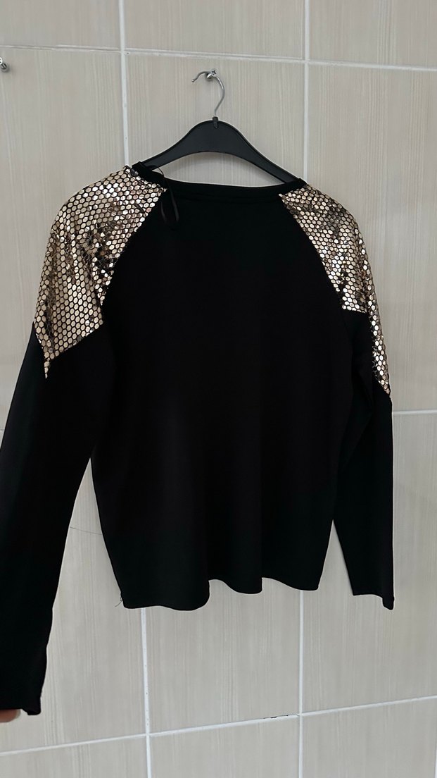 Parlak Yılan Desenli Siyah Kadın Bluz - Görsel 4