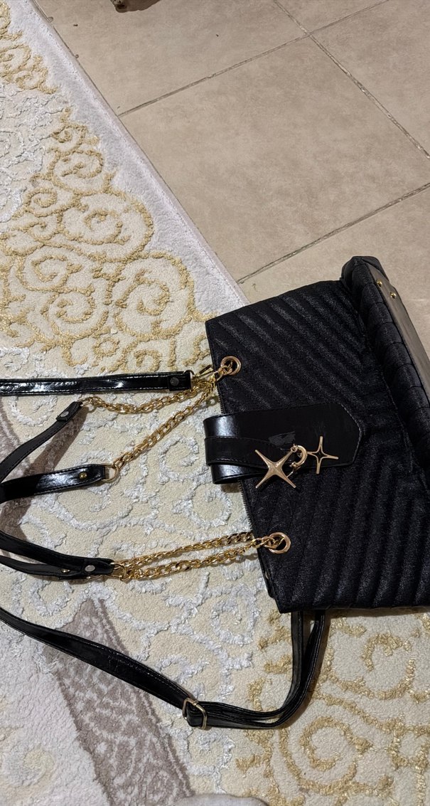 Zincir Detaylı Siyah Yılan Derisi Desenli Deri Çanta - Görsel 3