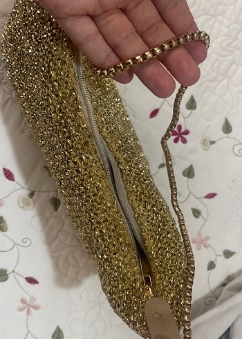 Zincir Detaylı Altın Rengi Örgü Kadın Çanta - Görsel 3