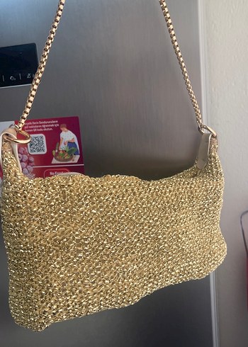 Zincir Detaylı Altın Rengi Örgü Kadın Çanta - Görsel 2