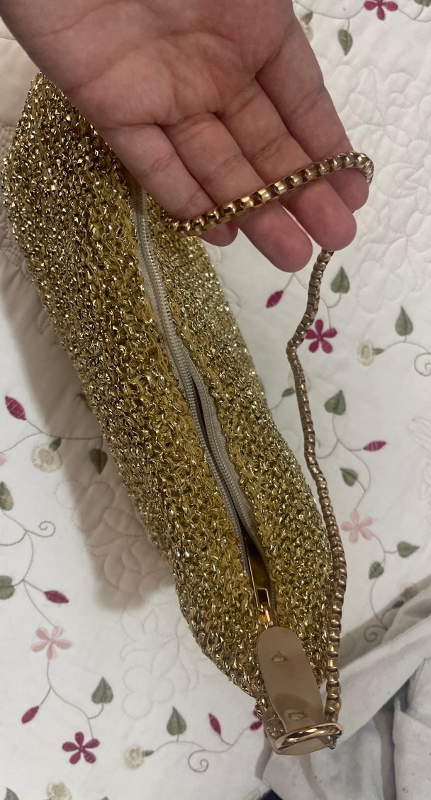 Zincir Detaylı Altın Rengi Örgü Kadın Çanta - Görsel 3