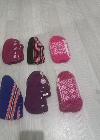 Kızlar için Renkli Örgü Ev Terlikleri - Görsel 3