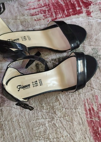 Siyah Parlak Stiletto Topuklu Kadın Ayakkabı