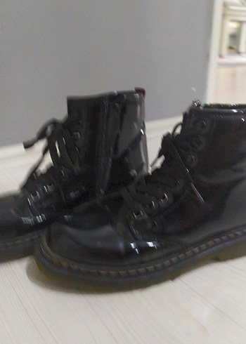 Diğer Siyah Deri Bağcıklı Punk Tarz Kadın Botları