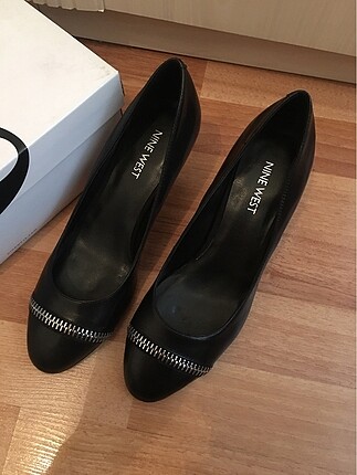 Nine West topuklu ayakkabı, leopar gömlek, tül detay bluz, boncu