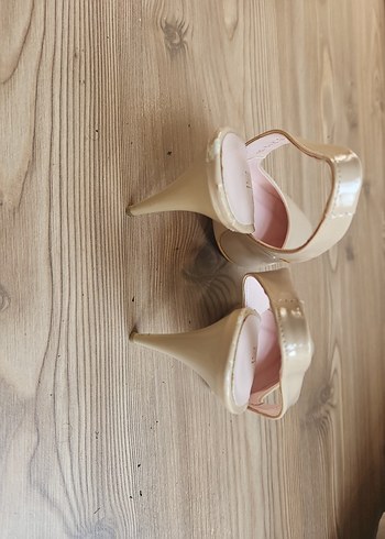38 Beden Divarese Bej Stiletto Topuklu Kadın Ayakkabı