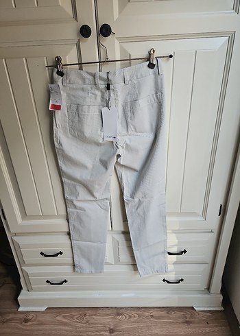 Lacoste Kadın Su Yeşili-Beyaz Pamuklu Kemerli Kumaş Pantolon