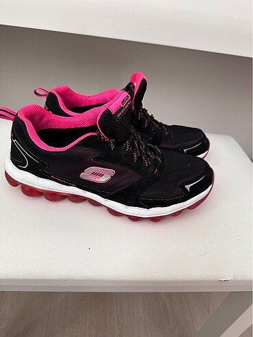 Sketchers 38,5 ayakkabi