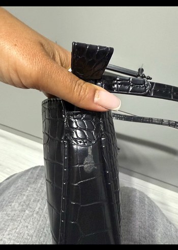 Mango Siyah Deri Yılan Desenli Kadın Çanta