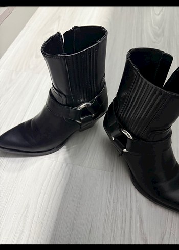 Zara Siyah Deri Goth Stiletto Topuklu Kadın Çizme