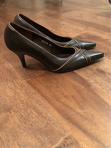 38 Beden Kahverengi önden çapraz desenli içi dışı deri stiletto