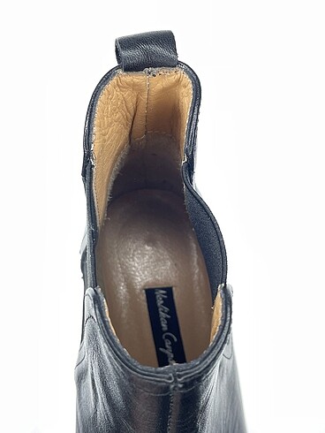 36 Beden siyah Renk Vintage Love Bot %70 İndirimli.