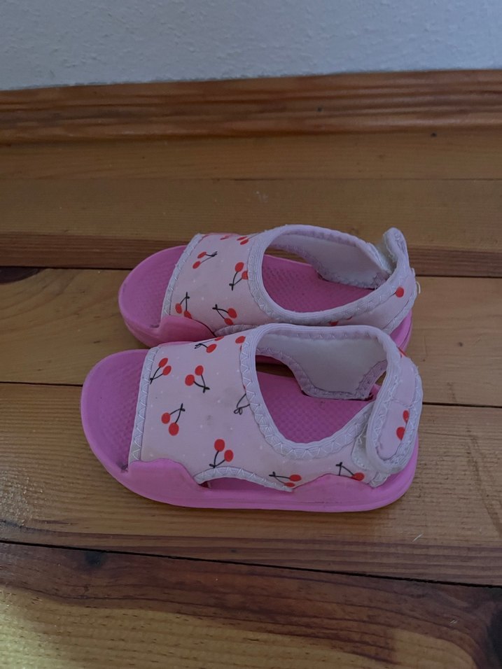 Kız Çocuk Pembe Kiraz Desenli Cırt Cırtlı Terlik - Görsel 3