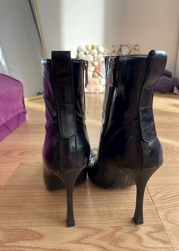 Siyah Deri Tokalı Stiletto Topuklu Bot - Görsel 4