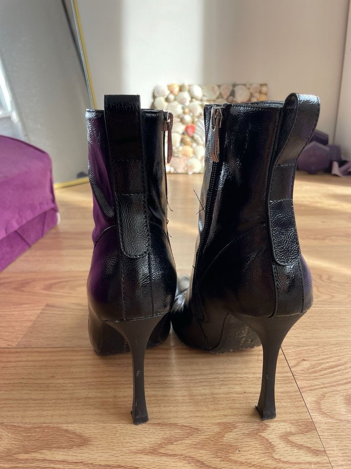 Siyah Deri Tokalı Stiletto Topuklu Bot - Görsel 4