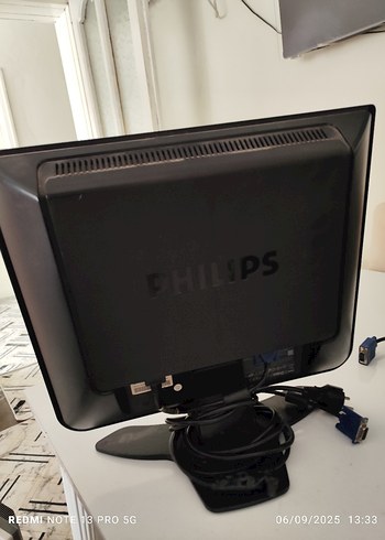 Beyaz 17" LCD Monitör - Görsel 3