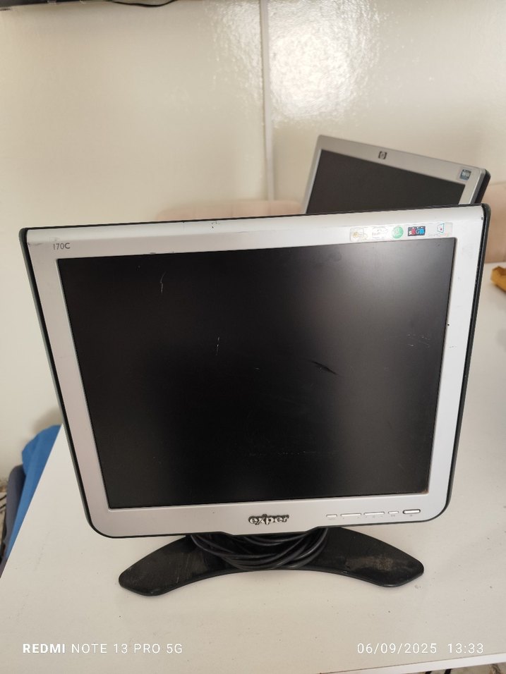 Beyaz 17" LCD Monitör - Görsel 2