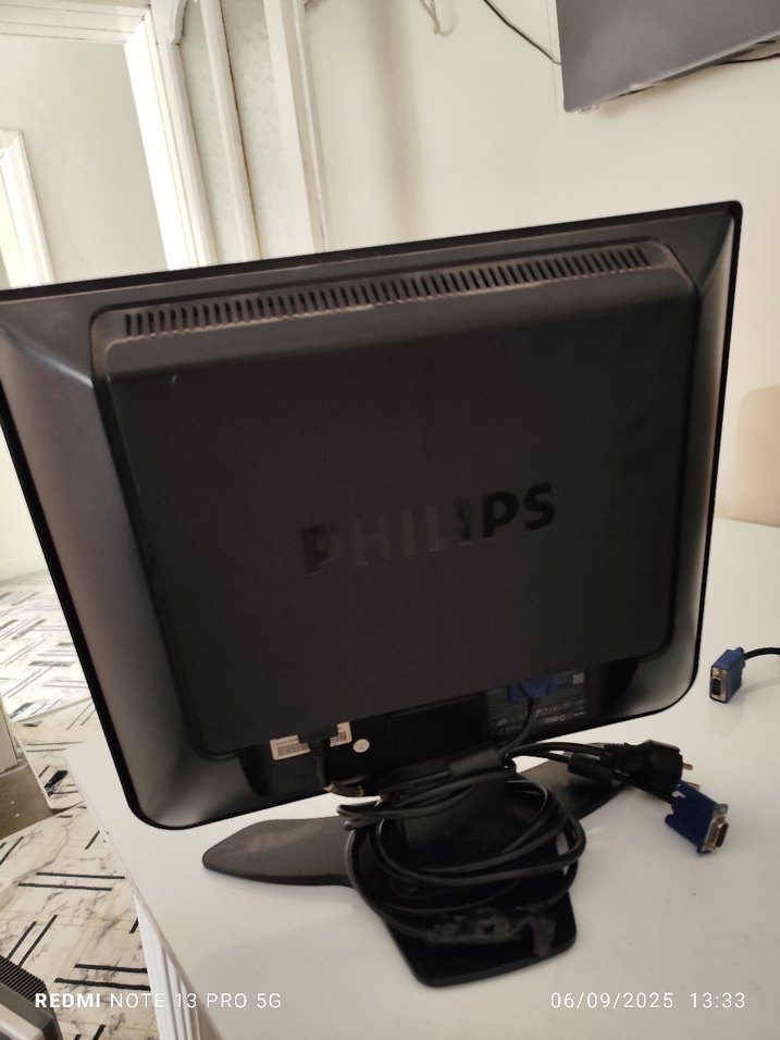 Beyaz 17" LCD Monitör - Görsel 3