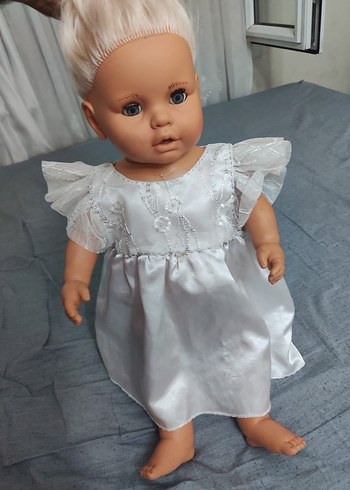 Beyaz Elbiseli Bebek