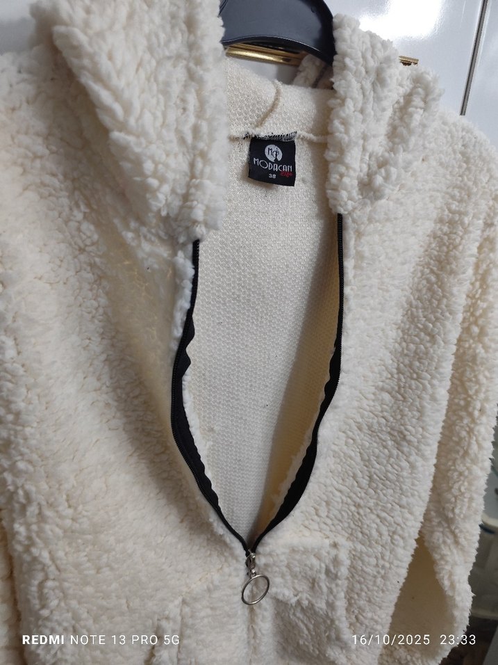 Kadın Beyaz Peluş Fermuarlı Ceket - Görsel 4