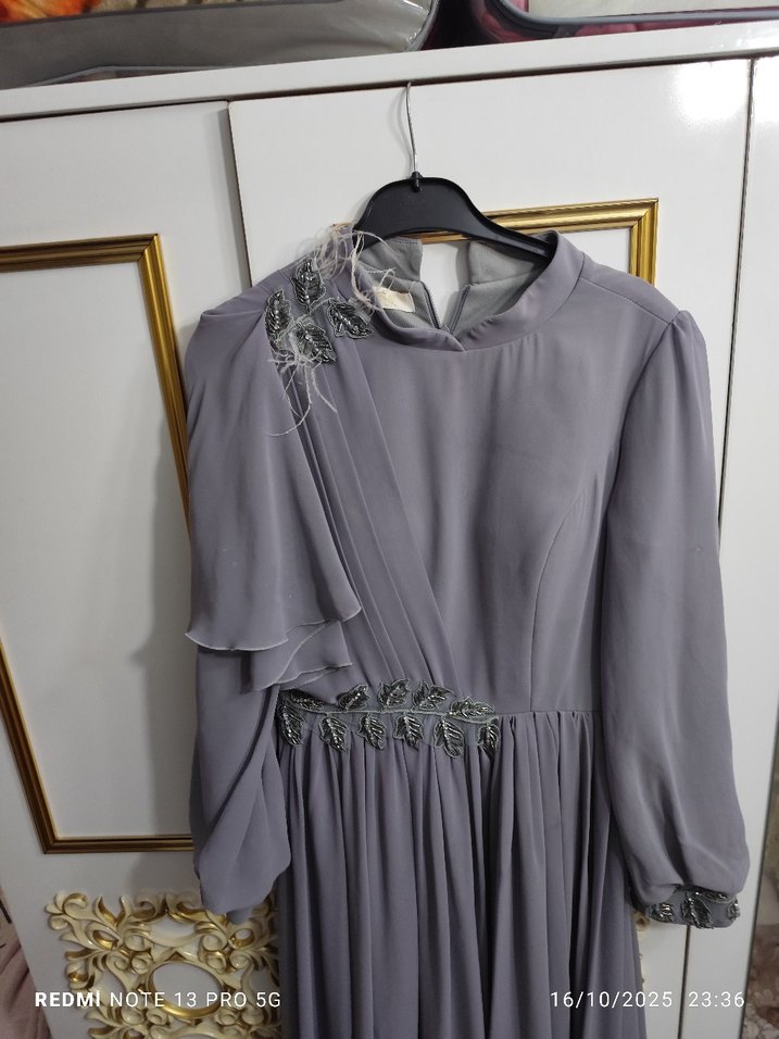 Gri Uzun Kollu İşlemeli Kadın Abiye Elbise - Görsel 2