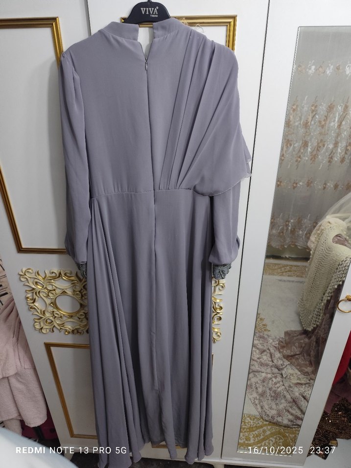 Gri Uzun Kollu İşlemeli Kadın Abiye Elbise - Görsel 3