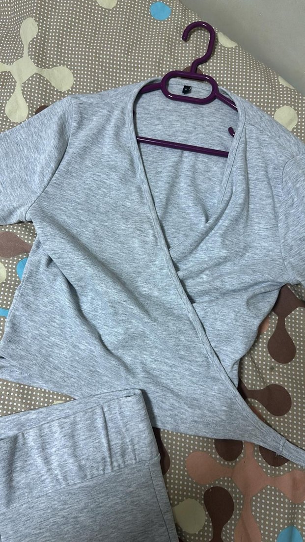 Gri V Yakalı Kadın Spor Üstü - Görsel 3