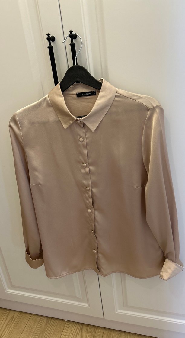 Bej Parlak Saten Kadın Gömlek - Görsel 4