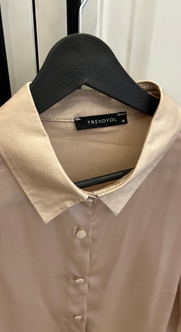 Bej Parlak Saten Kadın Gömlek - Görsel 3