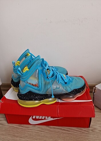 Nike LeBron 19