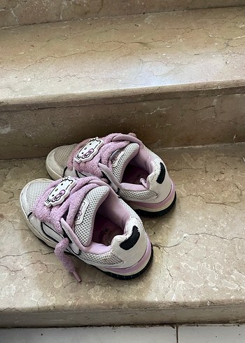 Hello kitty ayakabı BERSHKA - Görsel 3