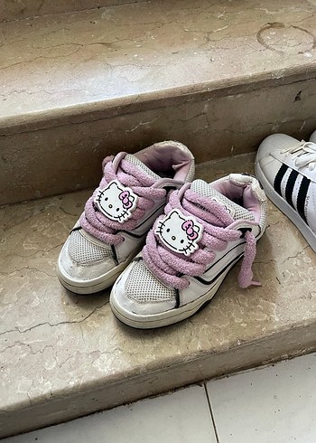 Hello kitty ayakabı BERSHKA - Görsel 4