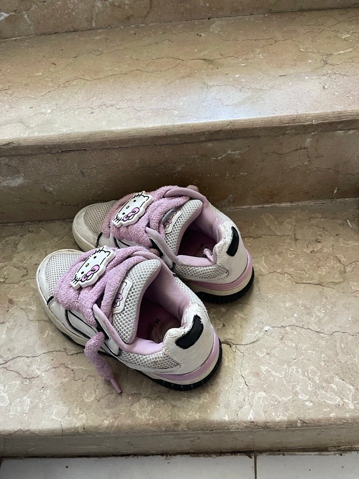 Hello kitty ayakabı BERSHKA - Görsel 3