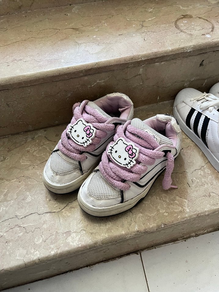 Hello kitty ayakabı BERSHKA - Görsel 4