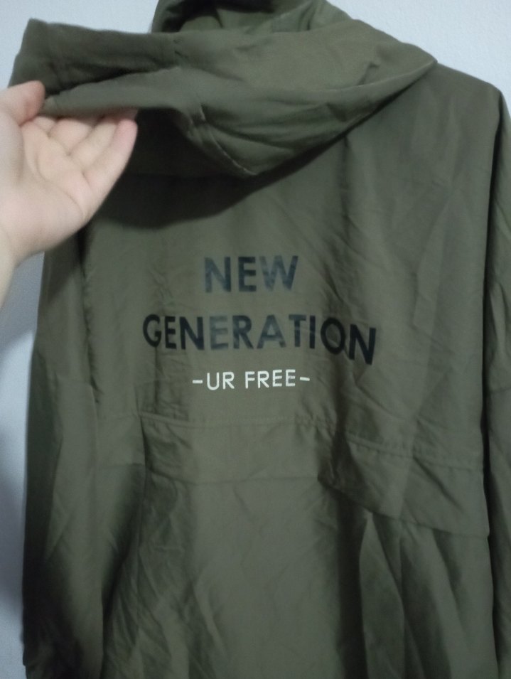 Haki Renk Kapüşonlu Kadın Yağmurluk - Görsel 2