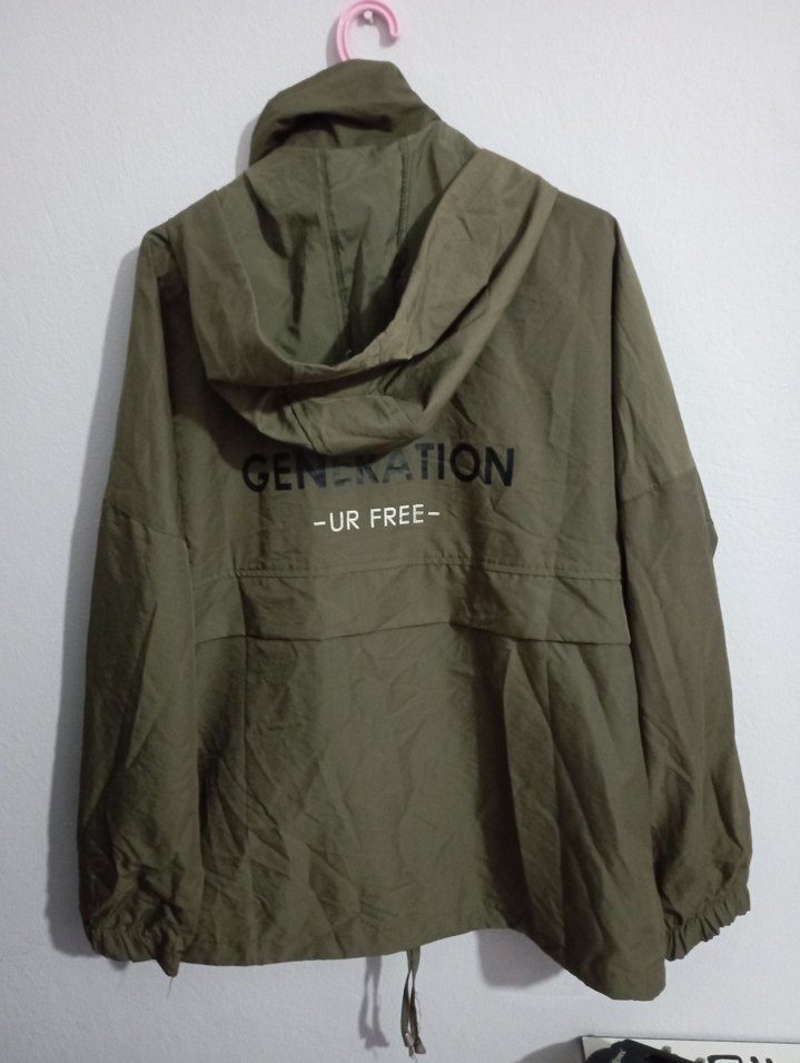 Haki Renk Kapüşonlu Kadın Yağmurluk - Görsel 3