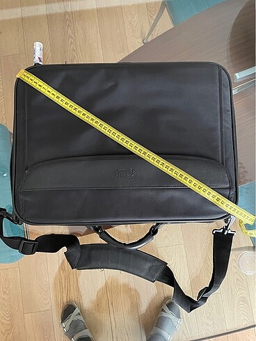 Beden Case logic 19inç-17inç laptop için bond tipi çanta