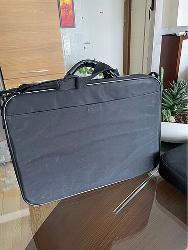 Case Logic Case logic 19inç-17inç laptop için bond tipi çanta