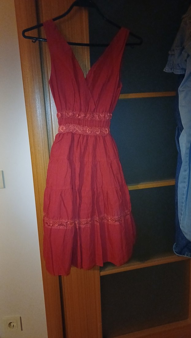 Kırmızı Nakışlı V Yakalı  % 100 koton Elbise - Görsel 2