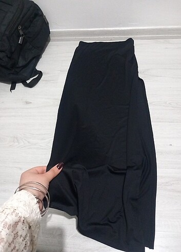 Bershka Bershks siyah strec yırtmaçlı etek
