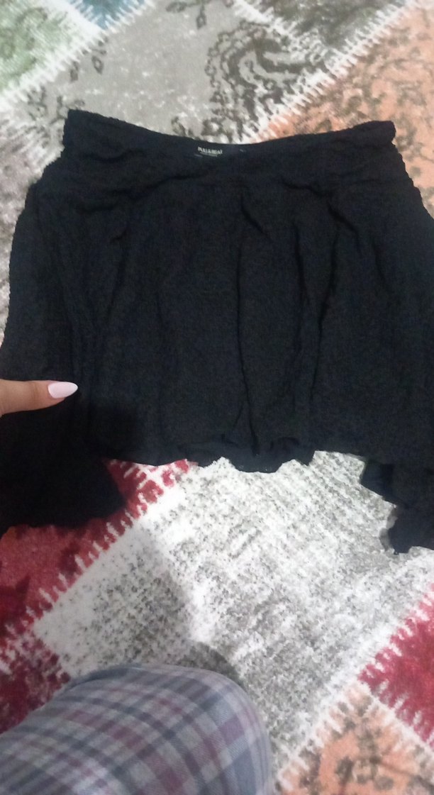 Siyah Fırfırlı Bol Kesim Mini Etek - Görsel 2