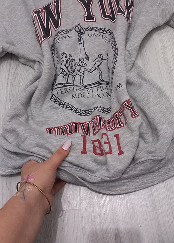 Gri Zincir Detaylı Baskılı Kadın Sweatshirt s beden - Görsel 3