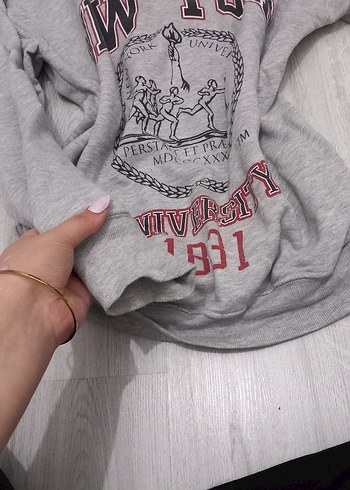Gri Zincir Detaylı Baskılı Kadın Sweatshirt s beden - Görsel 2